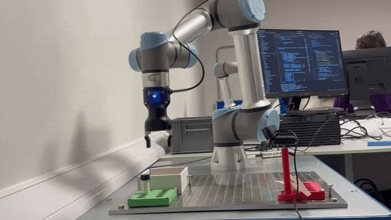 UR5e robotic arm performing automated vial pick-and-place